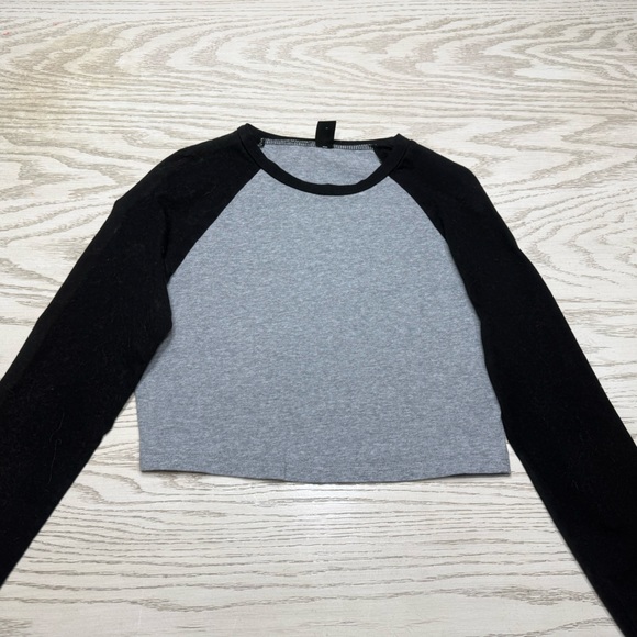 Tops - Black and Gray Cropped Long Sleeve Shirt